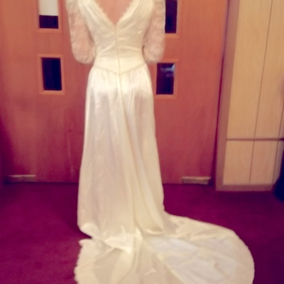 🌹Vintage 👰 Wedding 👗 comes with matching Vail (Petite👰 Brides)
(Size 8p) - Picture 8 of 16